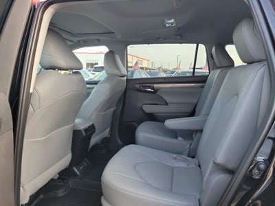 2025 Toyota Highlander LE