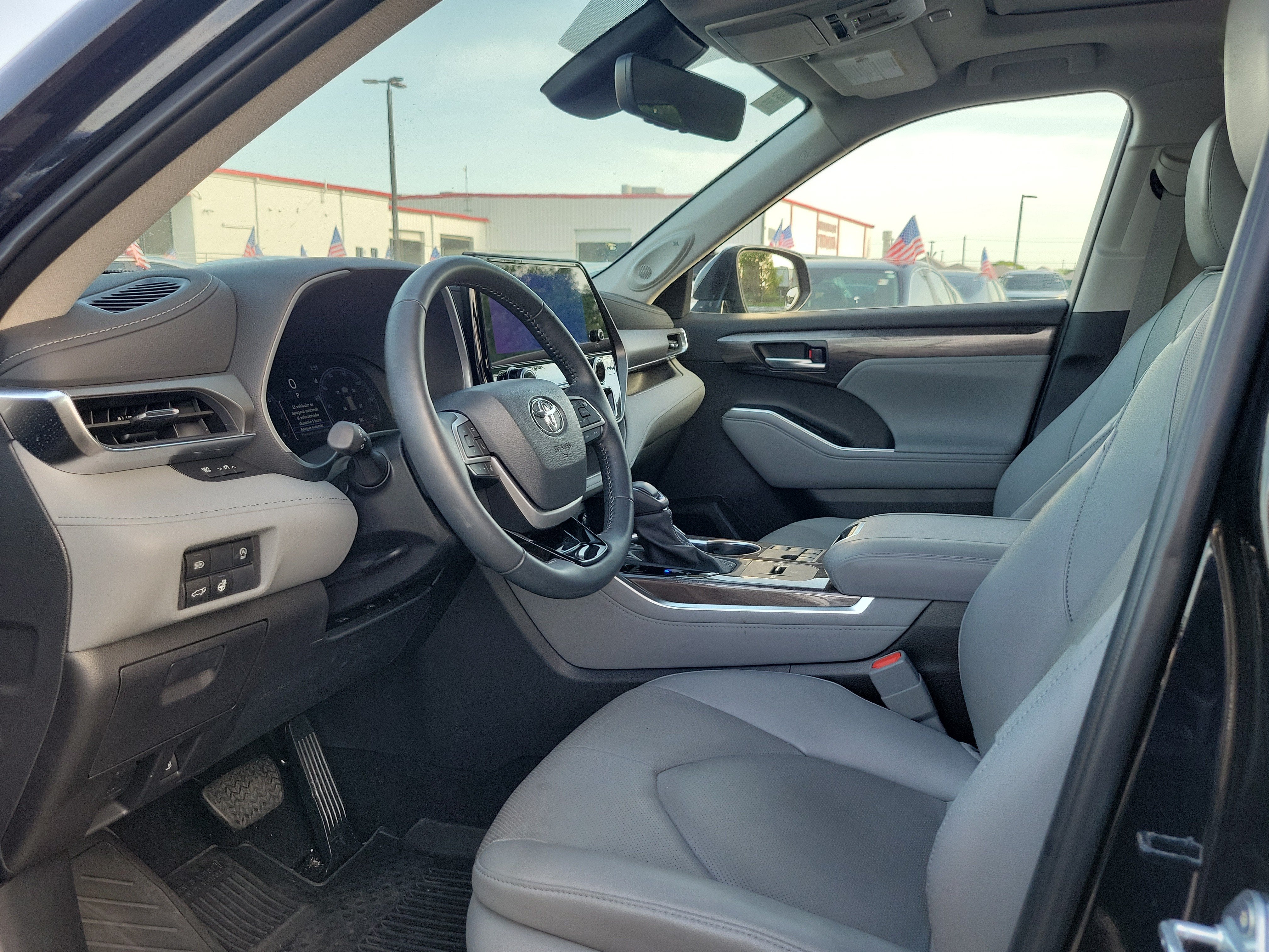 2025 Toyota Highlander LE