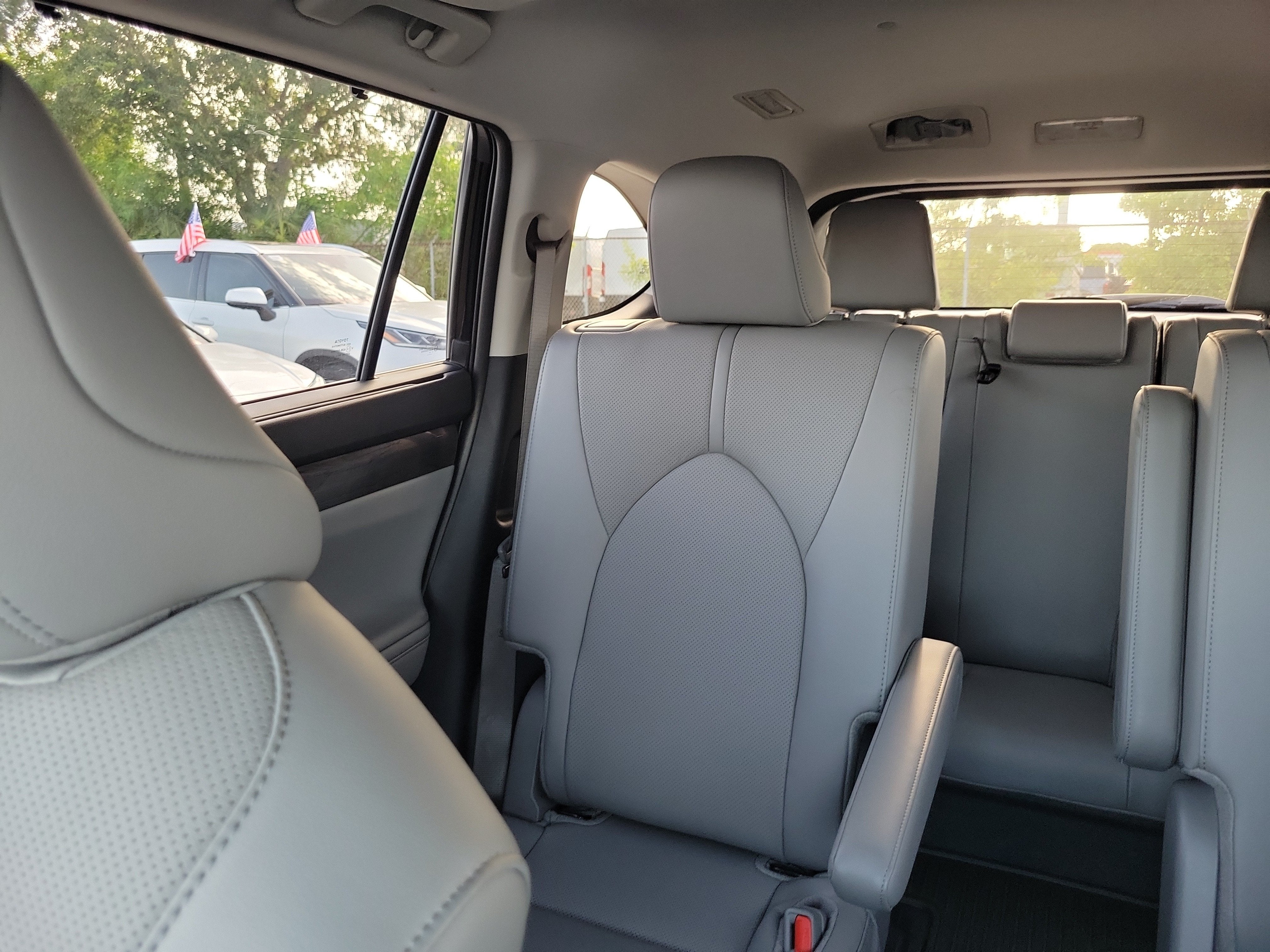 2025 Toyota Highlander LE
