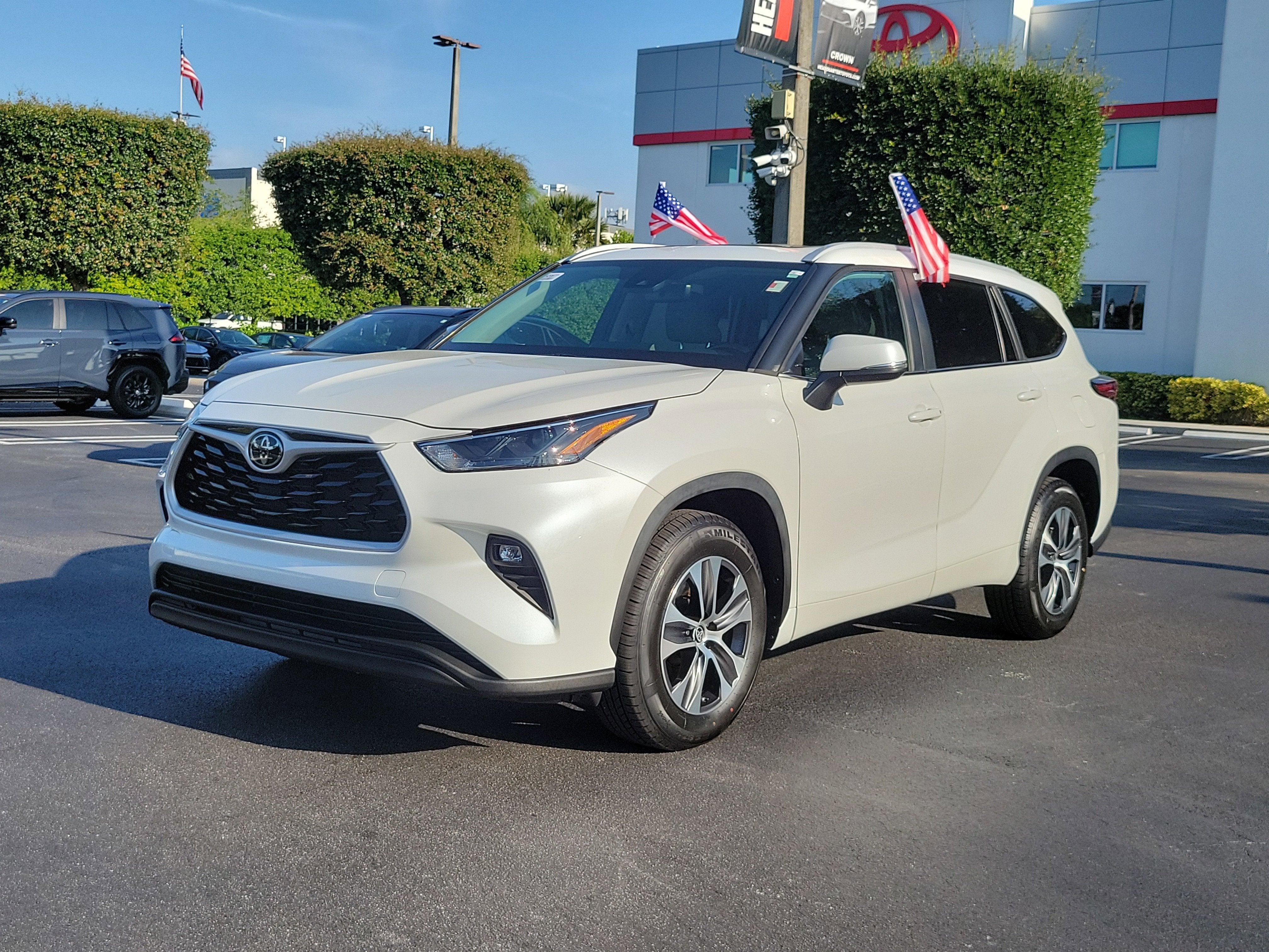 2023 Toyota Highlander LE