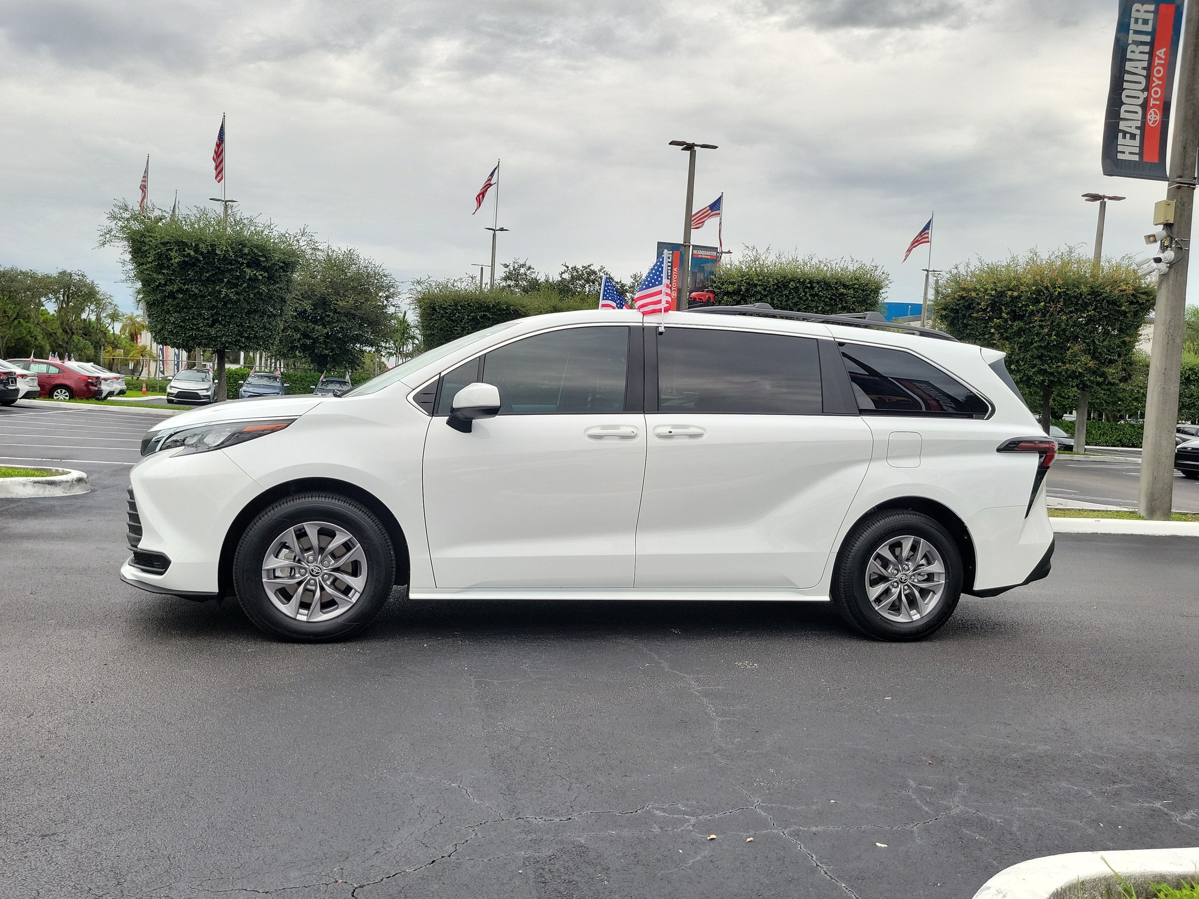 2026 Toyota Sienna LE