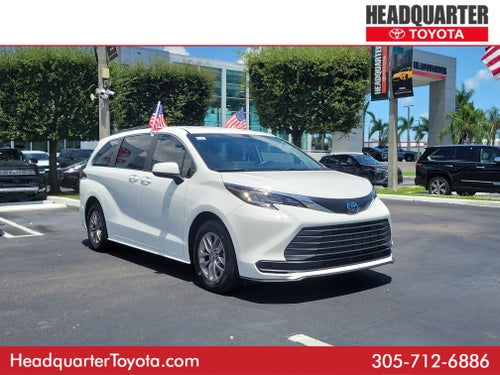 2022 Toyota Sienna LE