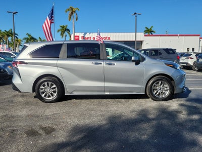2025 Toyota Sienna XLE