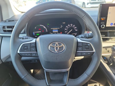 2025 Toyota Sienna XLE