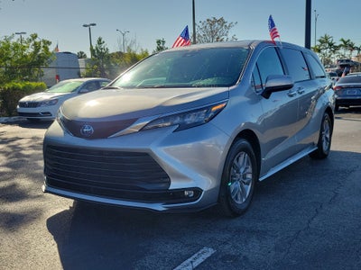 2025 Toyota Sienna XLE