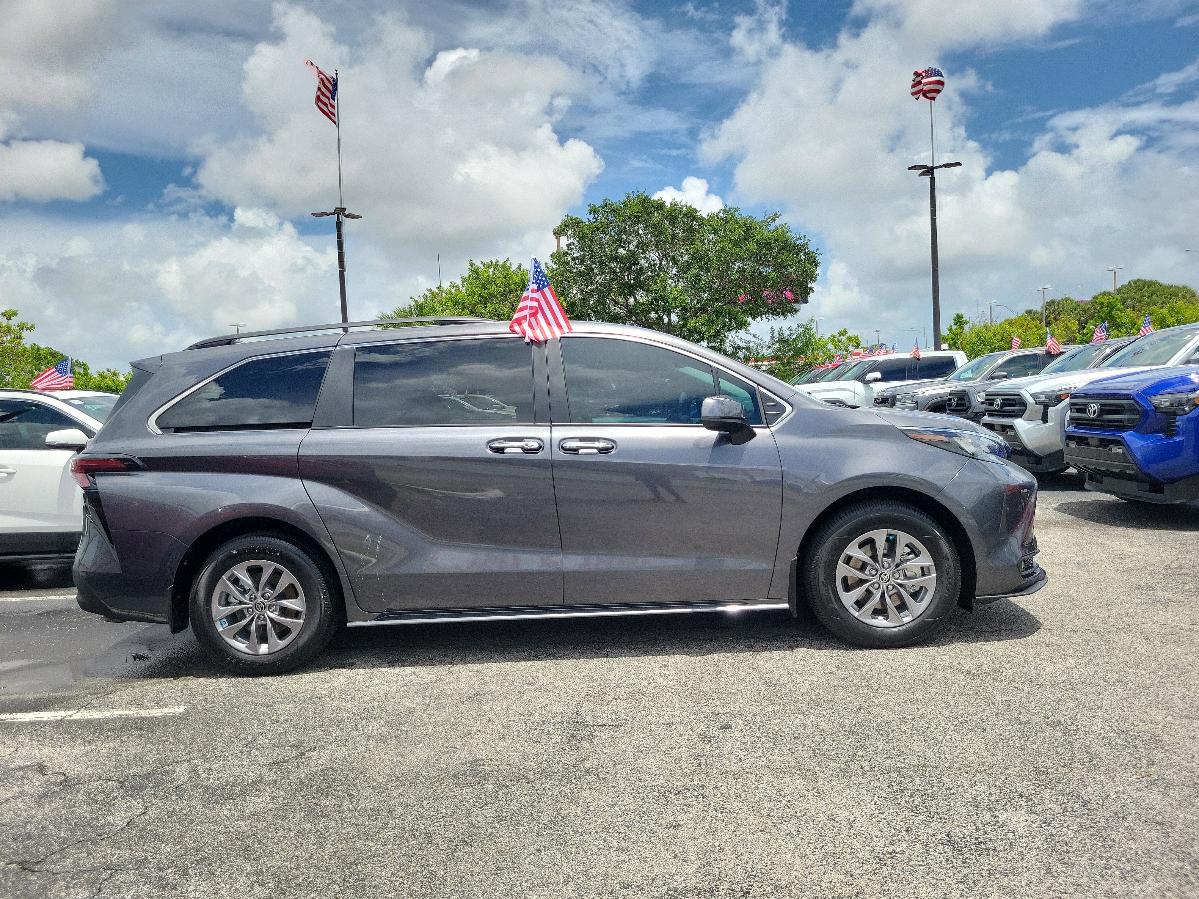 2025 Toyota Sienna XLE