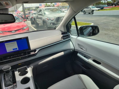 2025 Toyota Sienna XLE