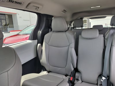 2025 Toyota Sienna XLE