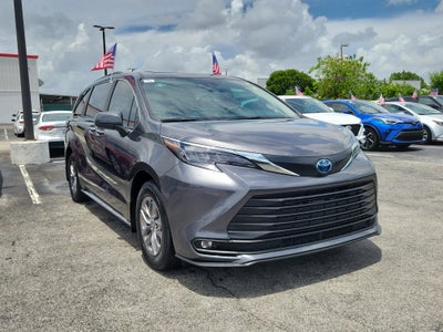 2025 Toyota Sienna XLE