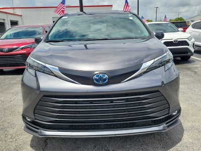 2025 Toyota Sienna XLE