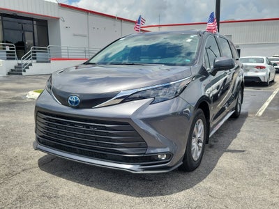 2025 Toyota Sienna XLE