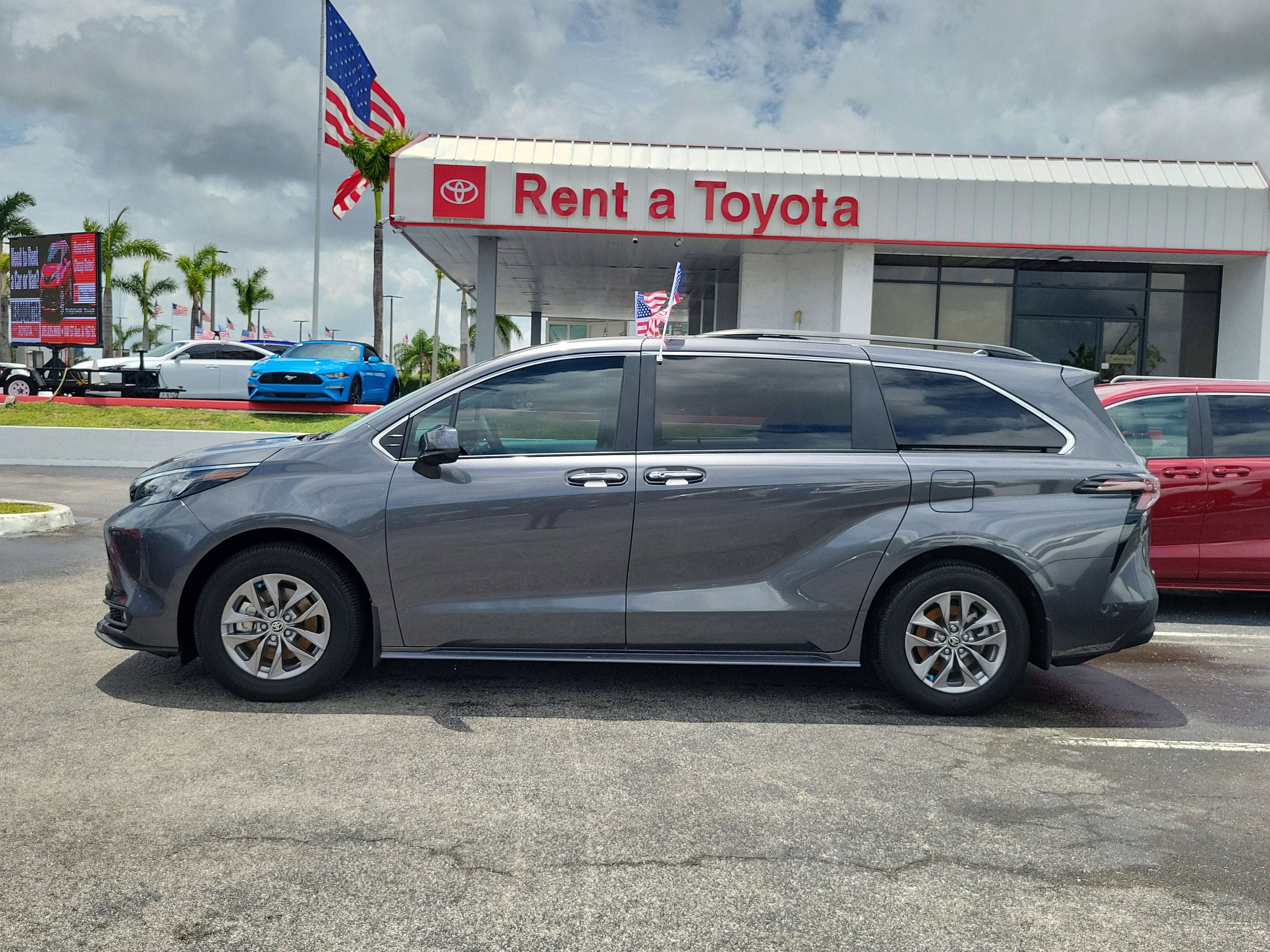 2025 Toyota Sienna XLE