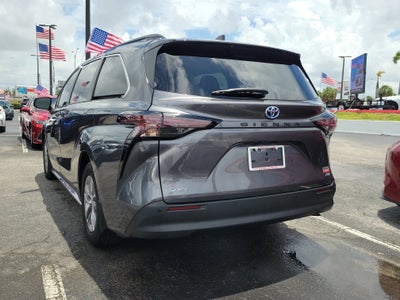 2025 Toyota Sienna XLE
