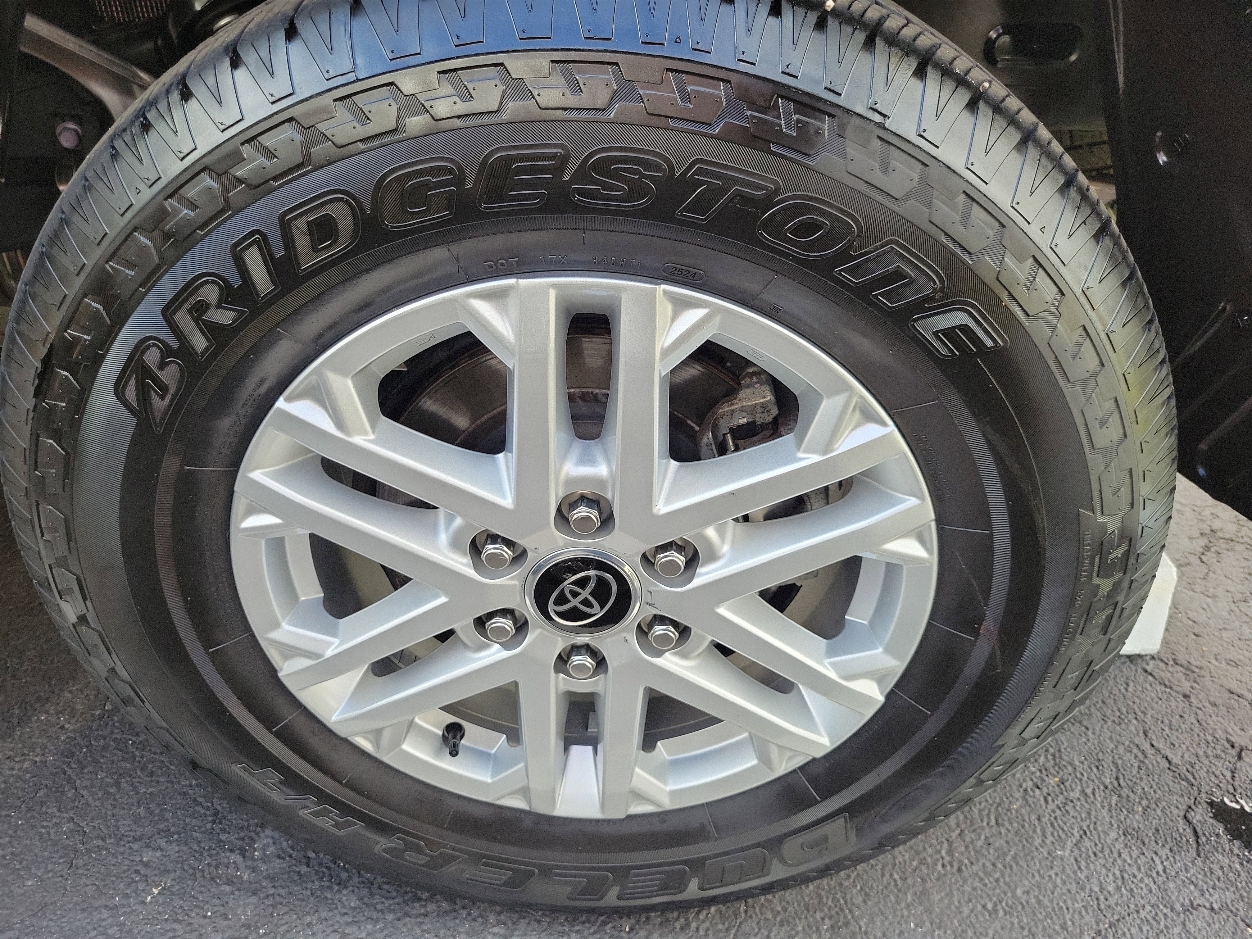 2024 Toyota Tundra 4WD SR5