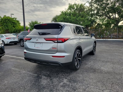 2022 Mitsubishi Outlander ES
