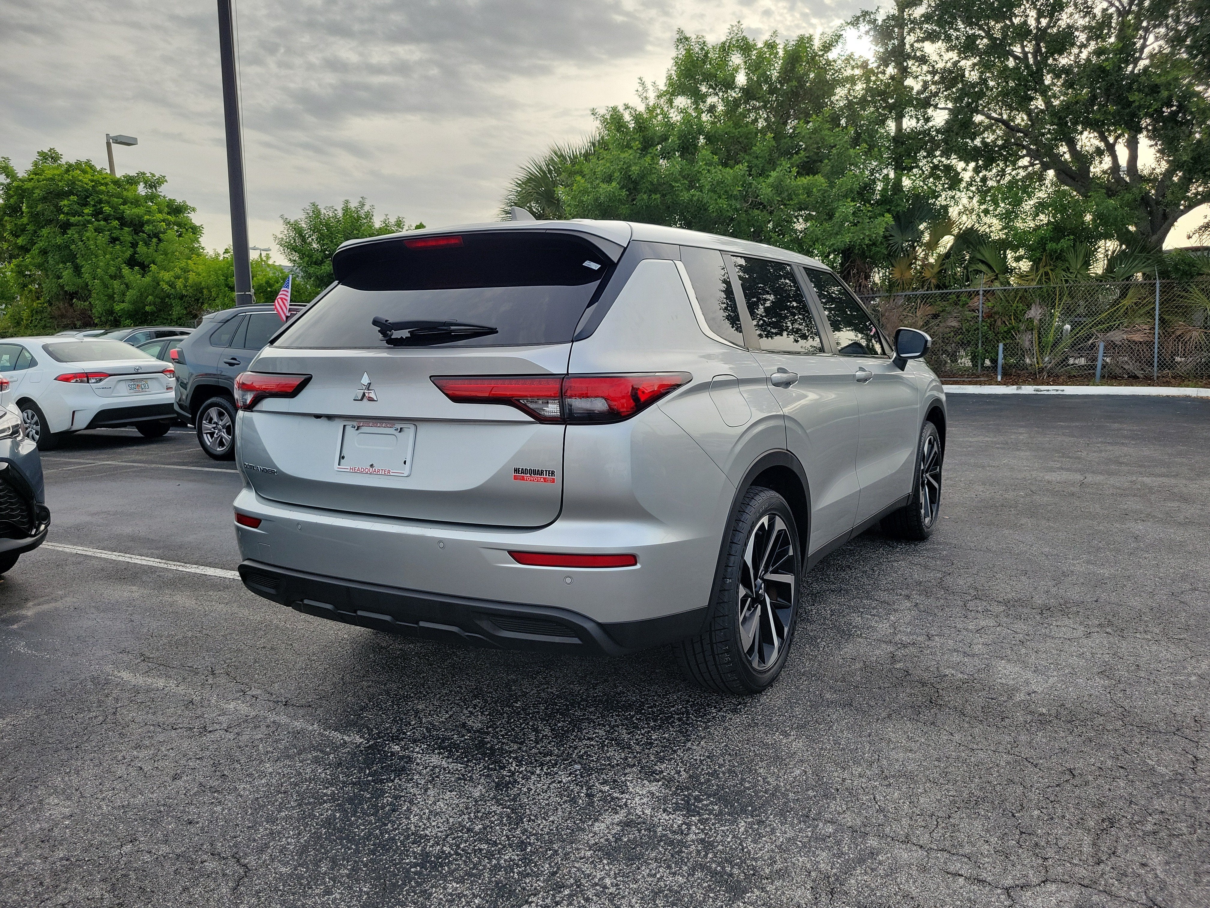 2022 Mitsubishi Outlander ES