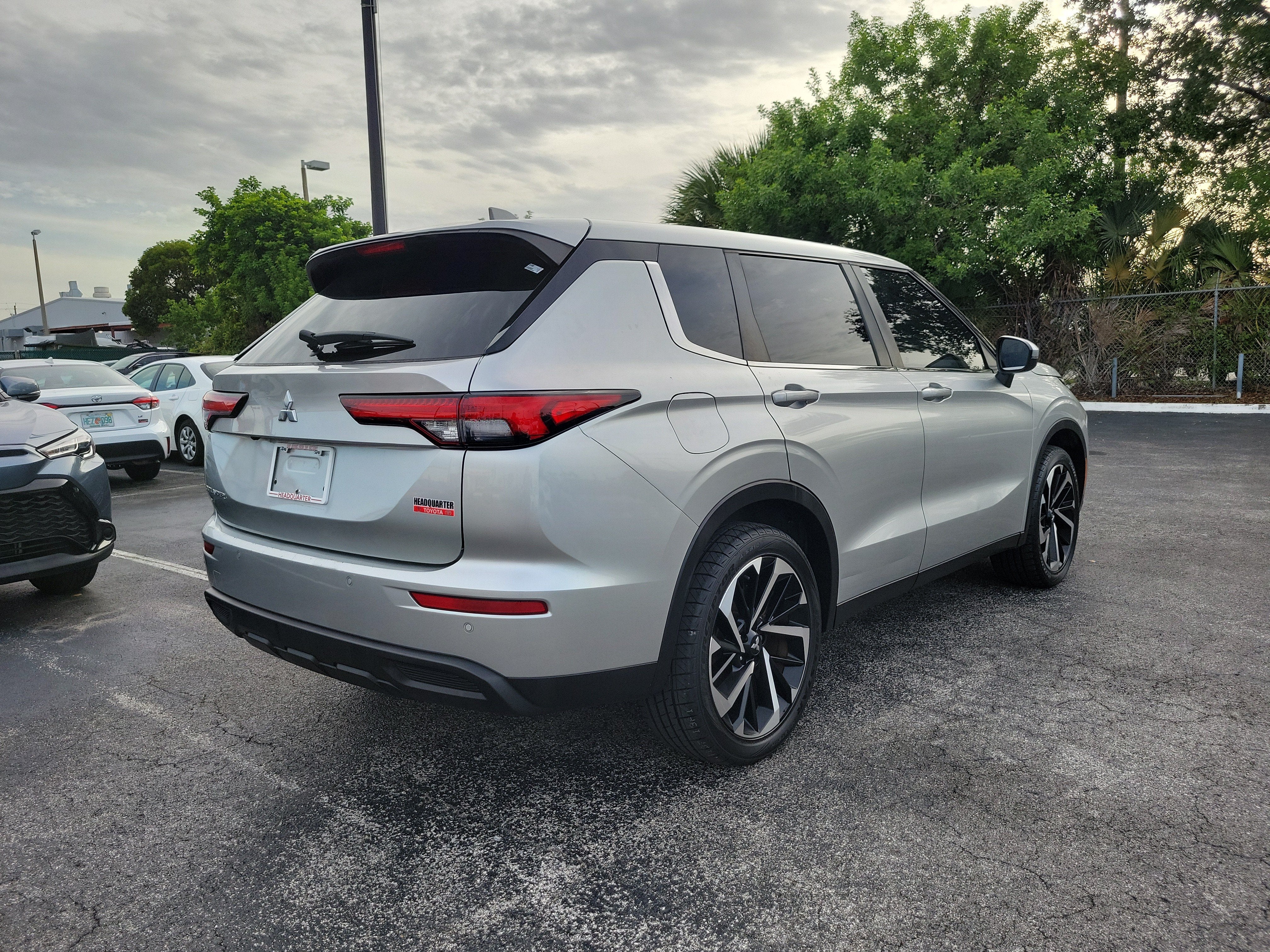 2022 Mitsubishi Outlander ES