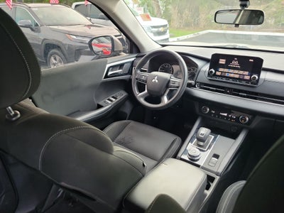 2022 Mitsubishi Outlander ES