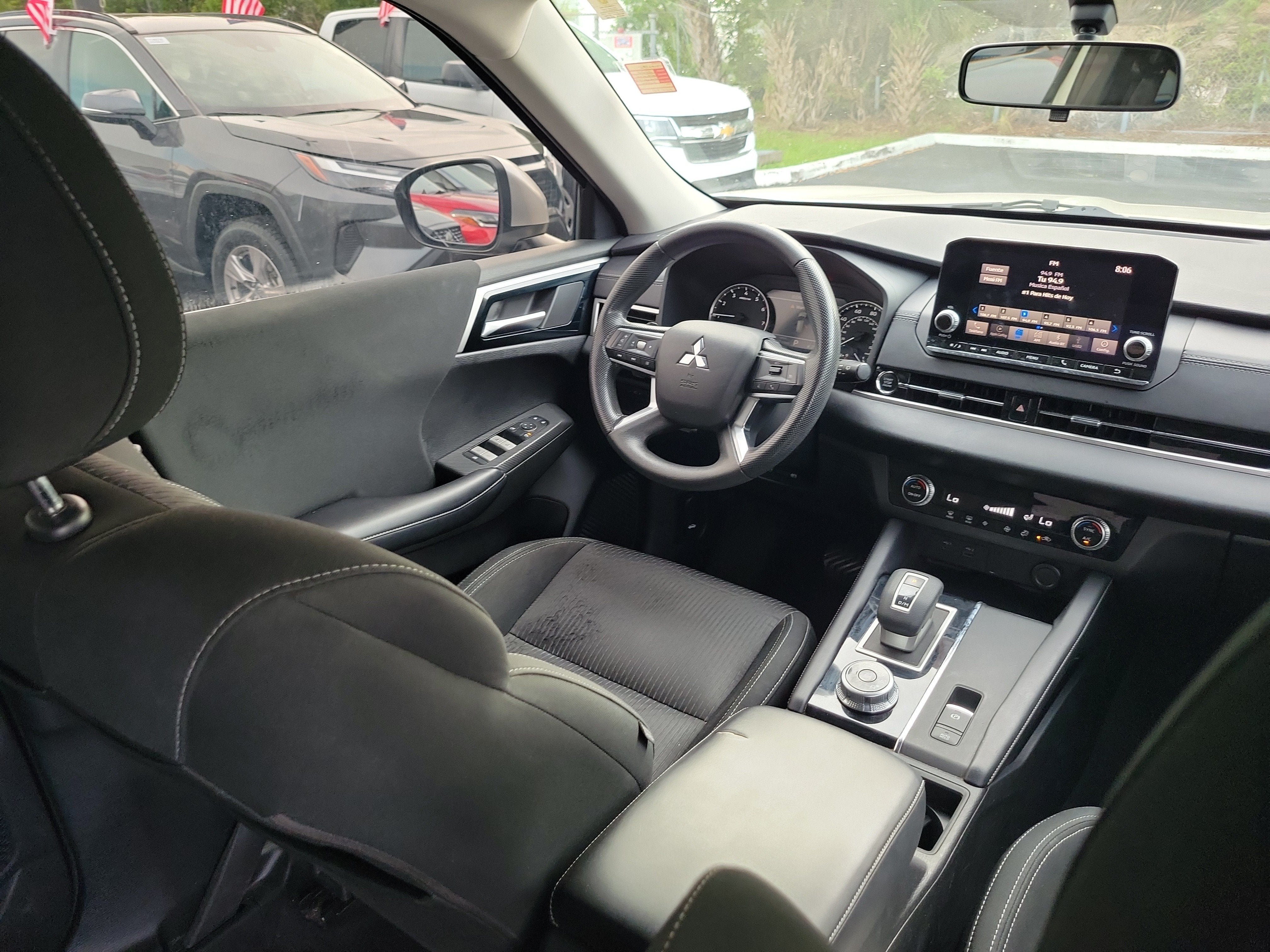 2022 Mitsubishi Outlander ES