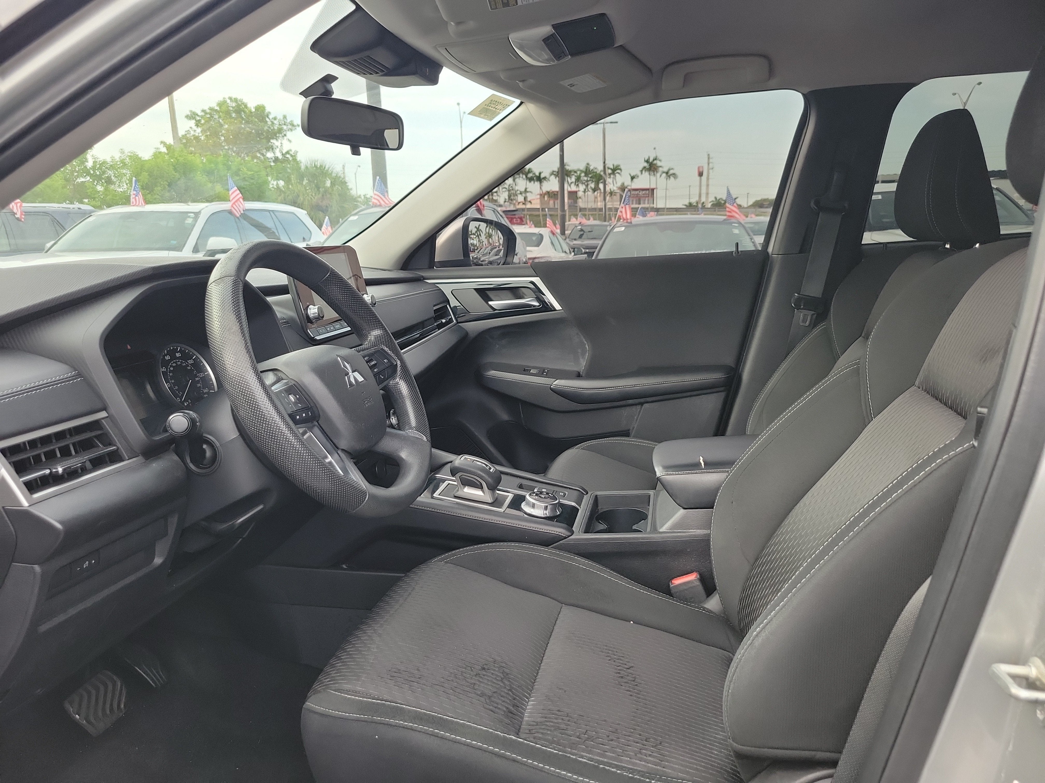 2022 Mitsubishi Outlander ES