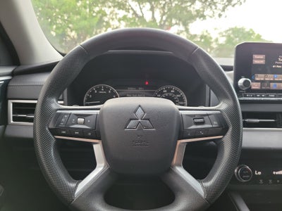 2022 Mitsubishi Outlander ES