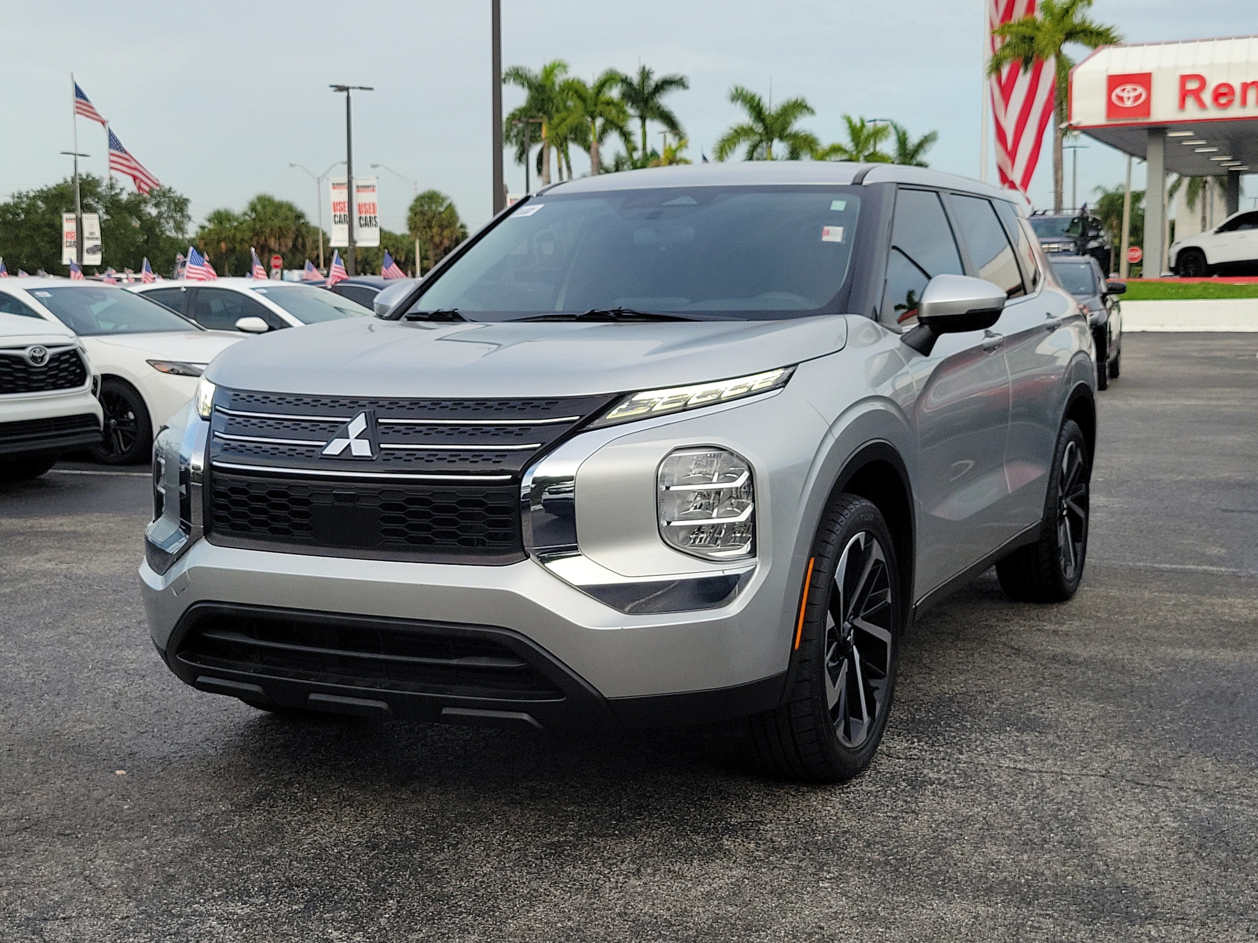 2022 Mitsubishi Outlander ES