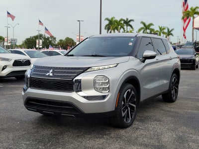 2022 Mitsubishi Outlander ES