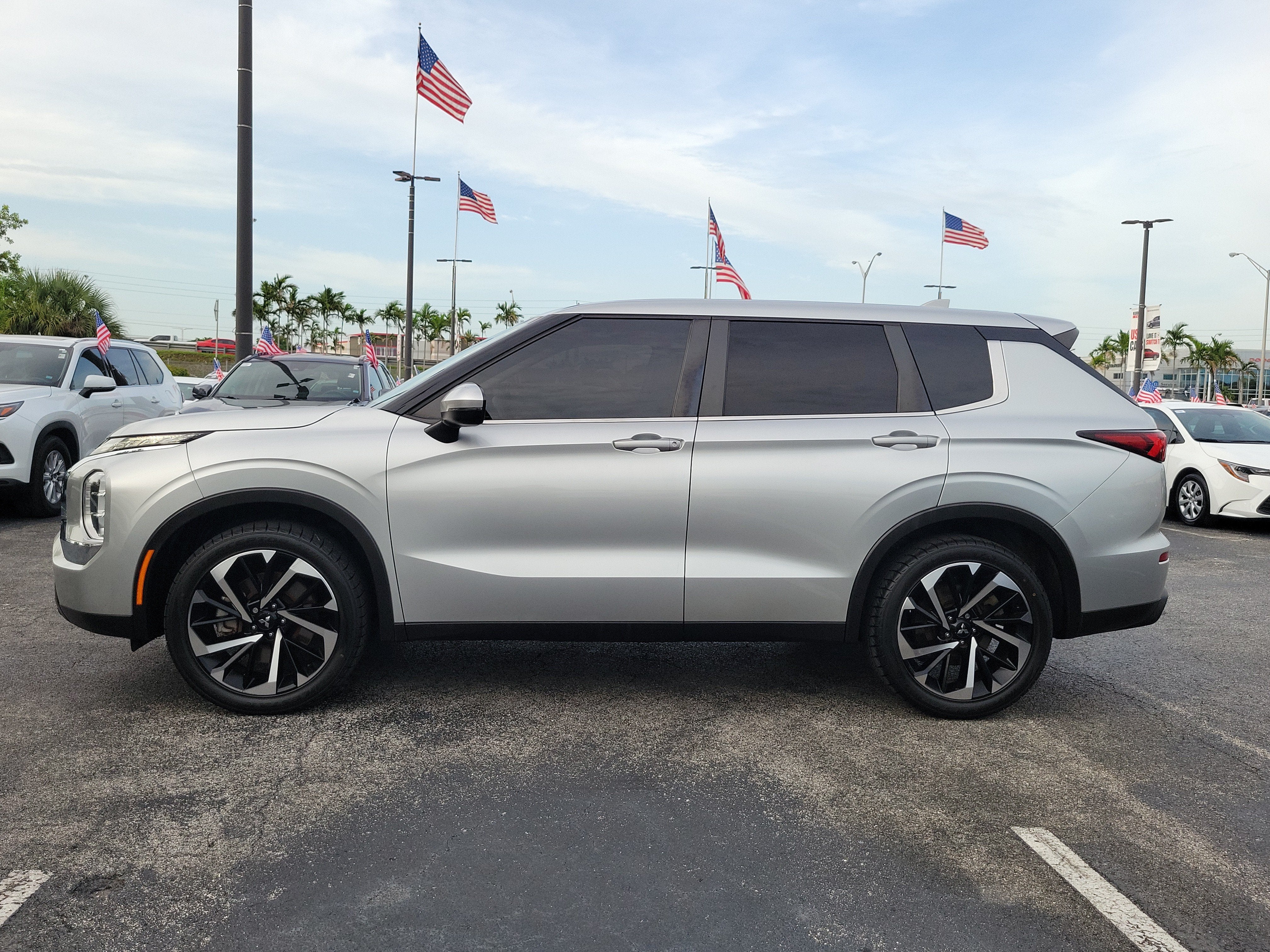 2022 Mitsubishi Outlander ES
