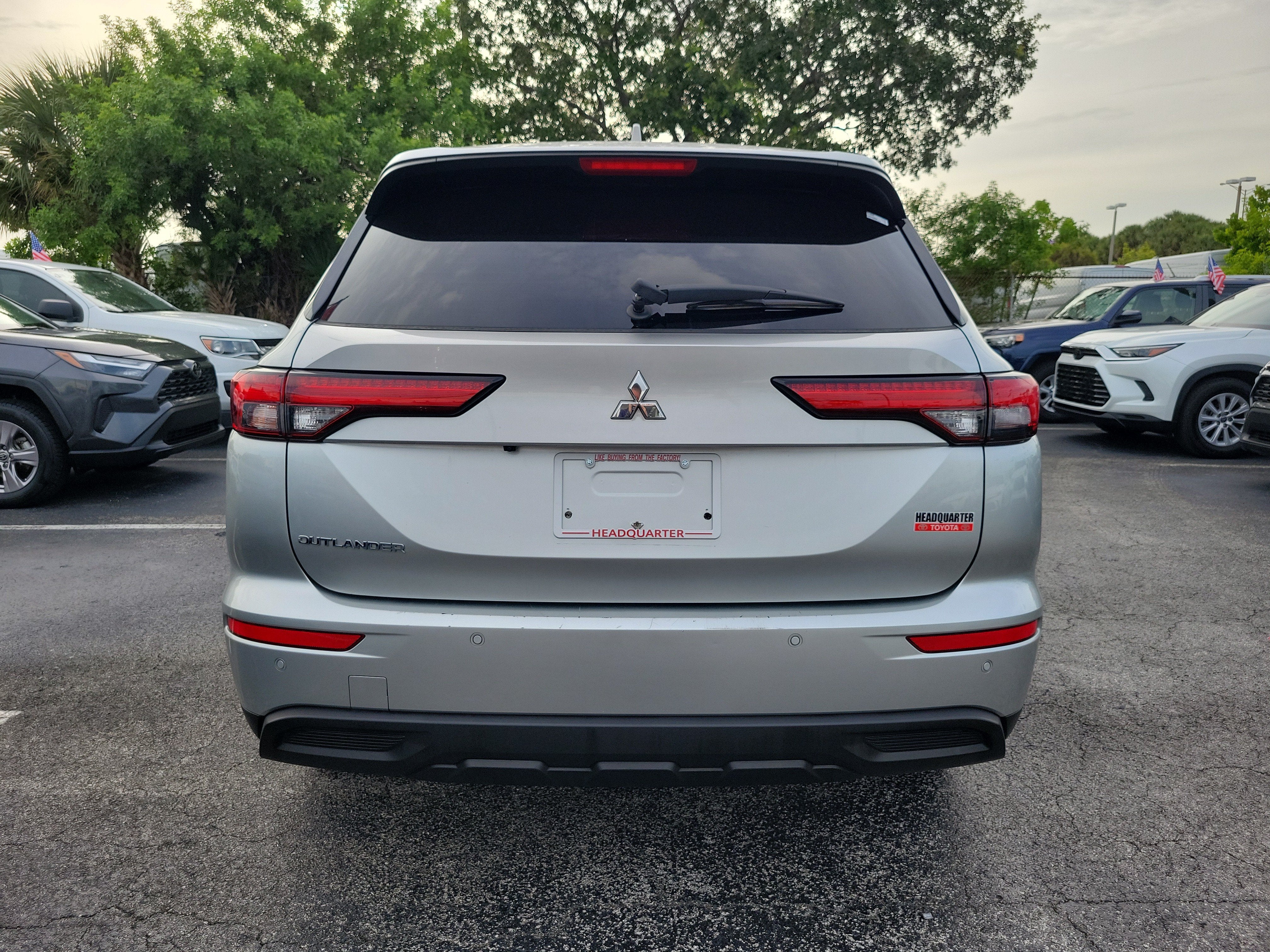 2022 Mitsubishi Outlander ES
