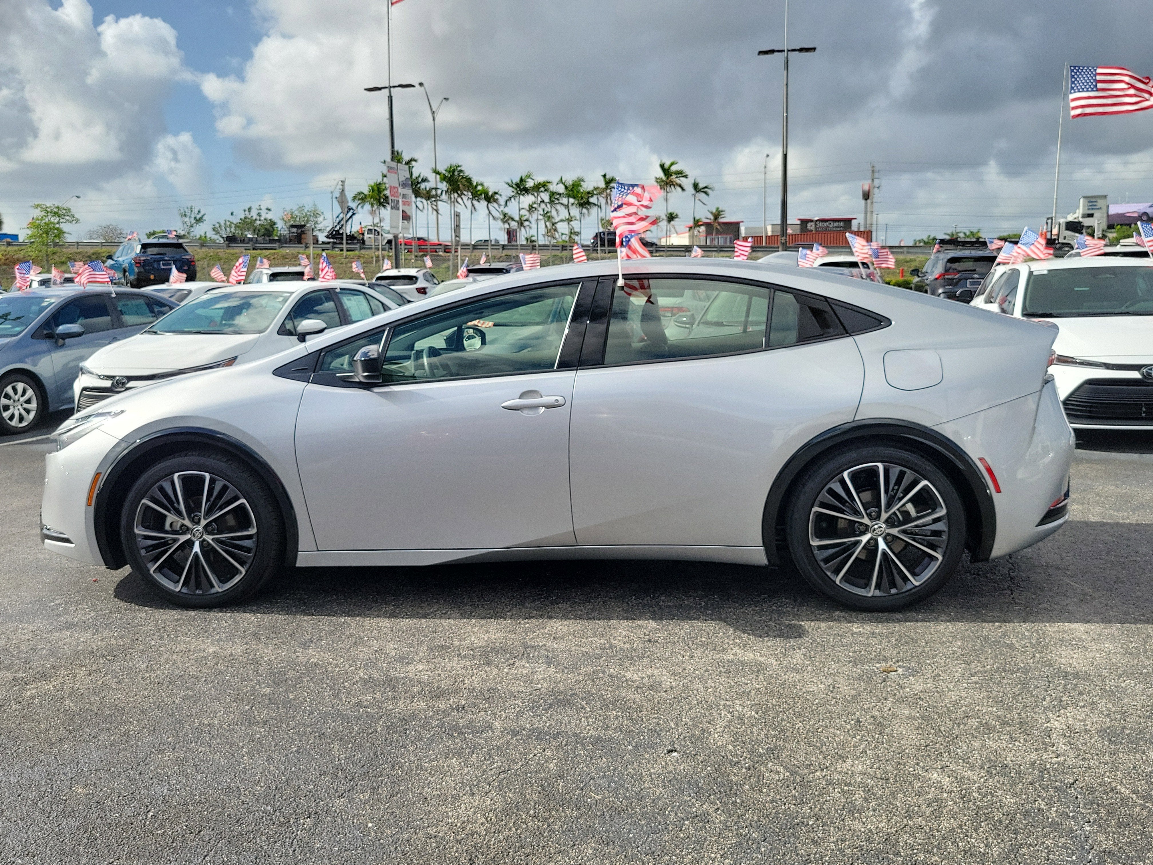 2025 Toyota Prius LE