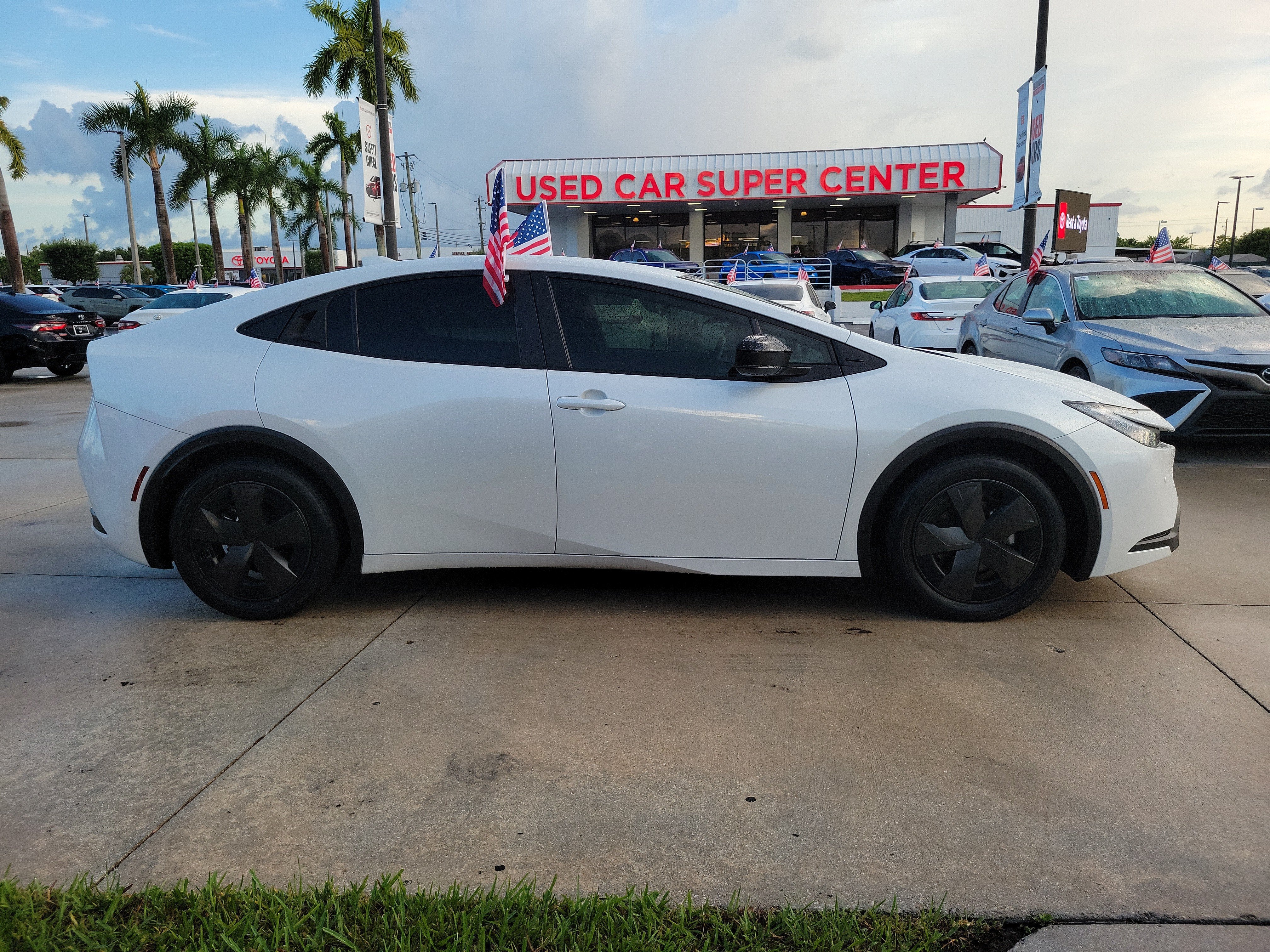 2025 Toyota Prius LE