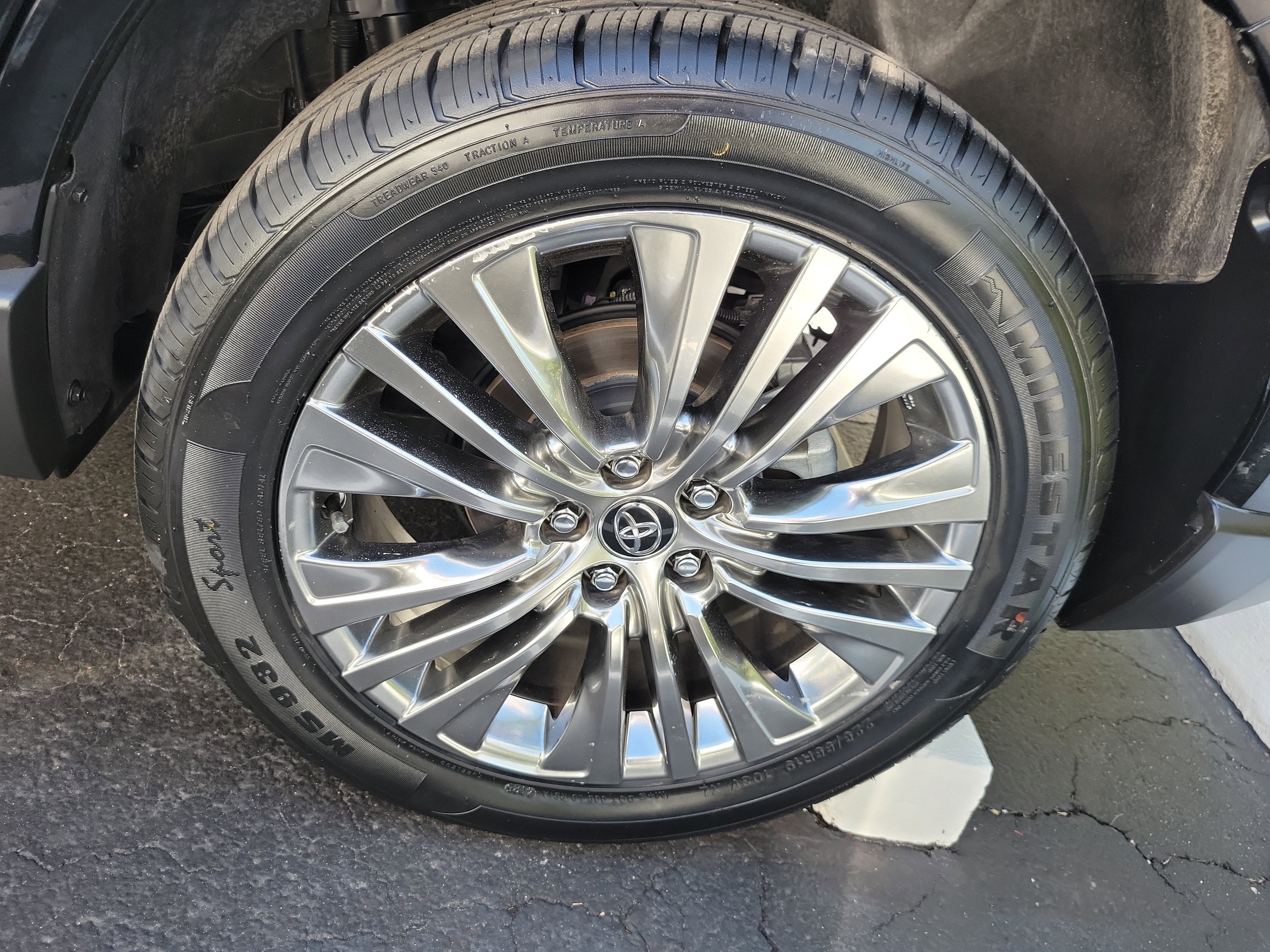 2024 Toyota Venza LE