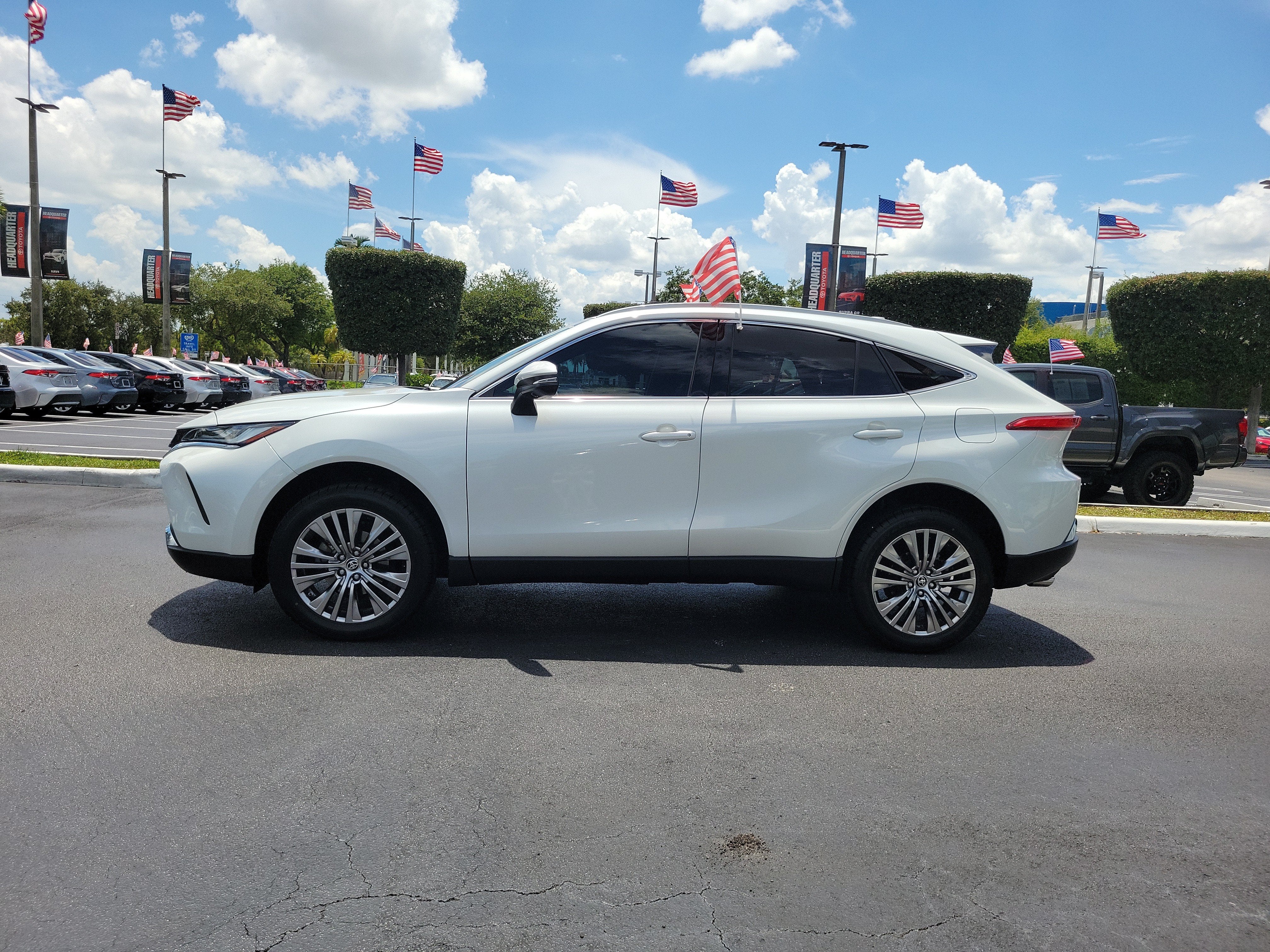 2023 Toyota Venza LE