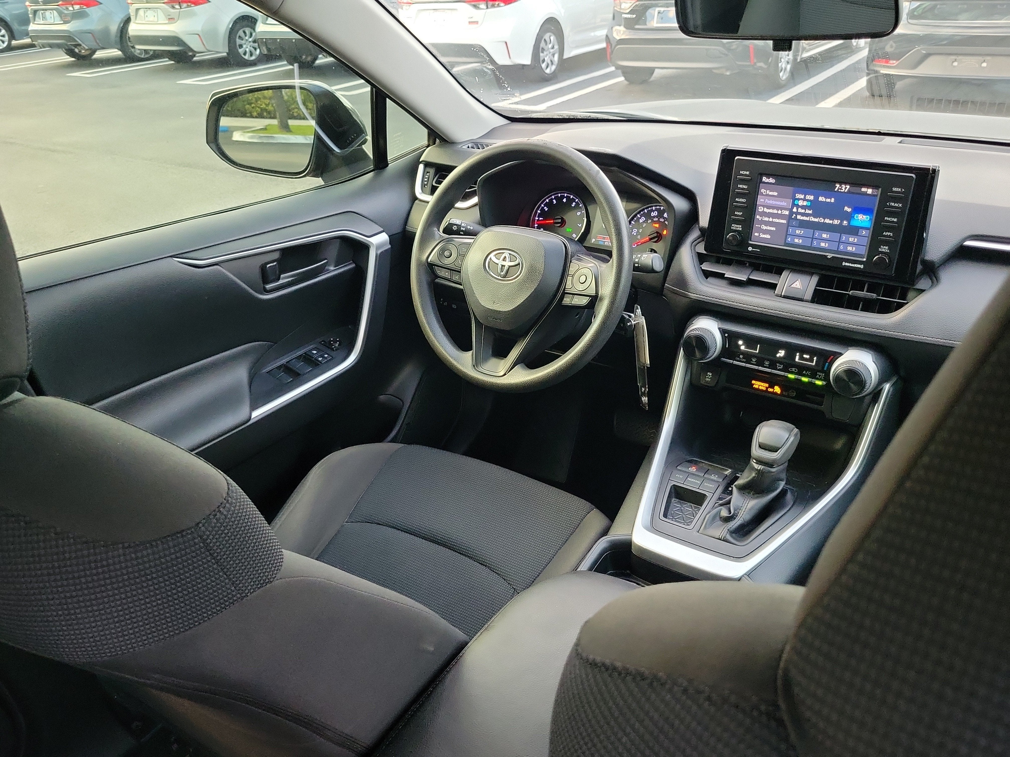 2020 Toyota RAV4 LE