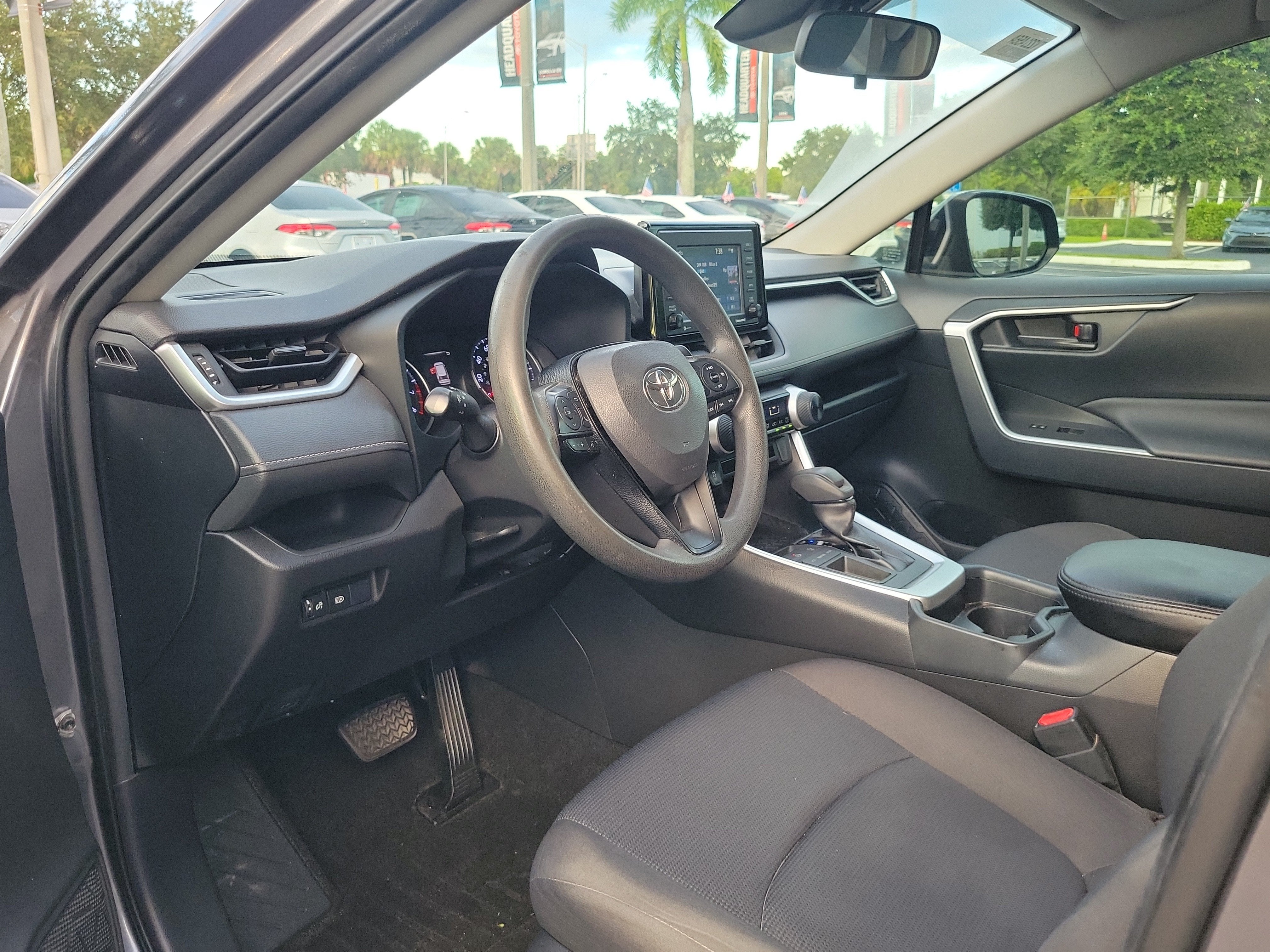 2020 Toyota RAV4 LE