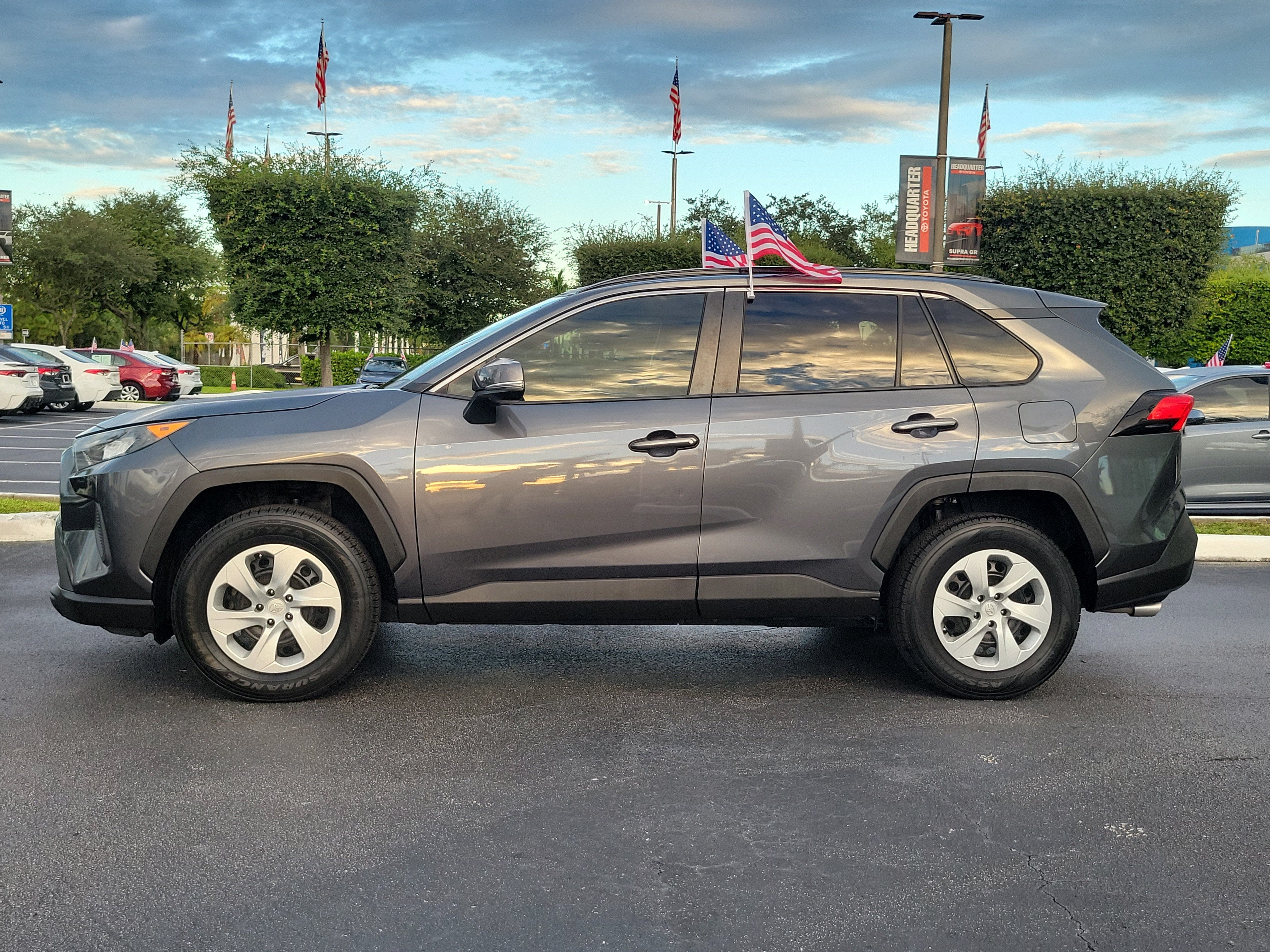 2020 Toyota RAV4 LE