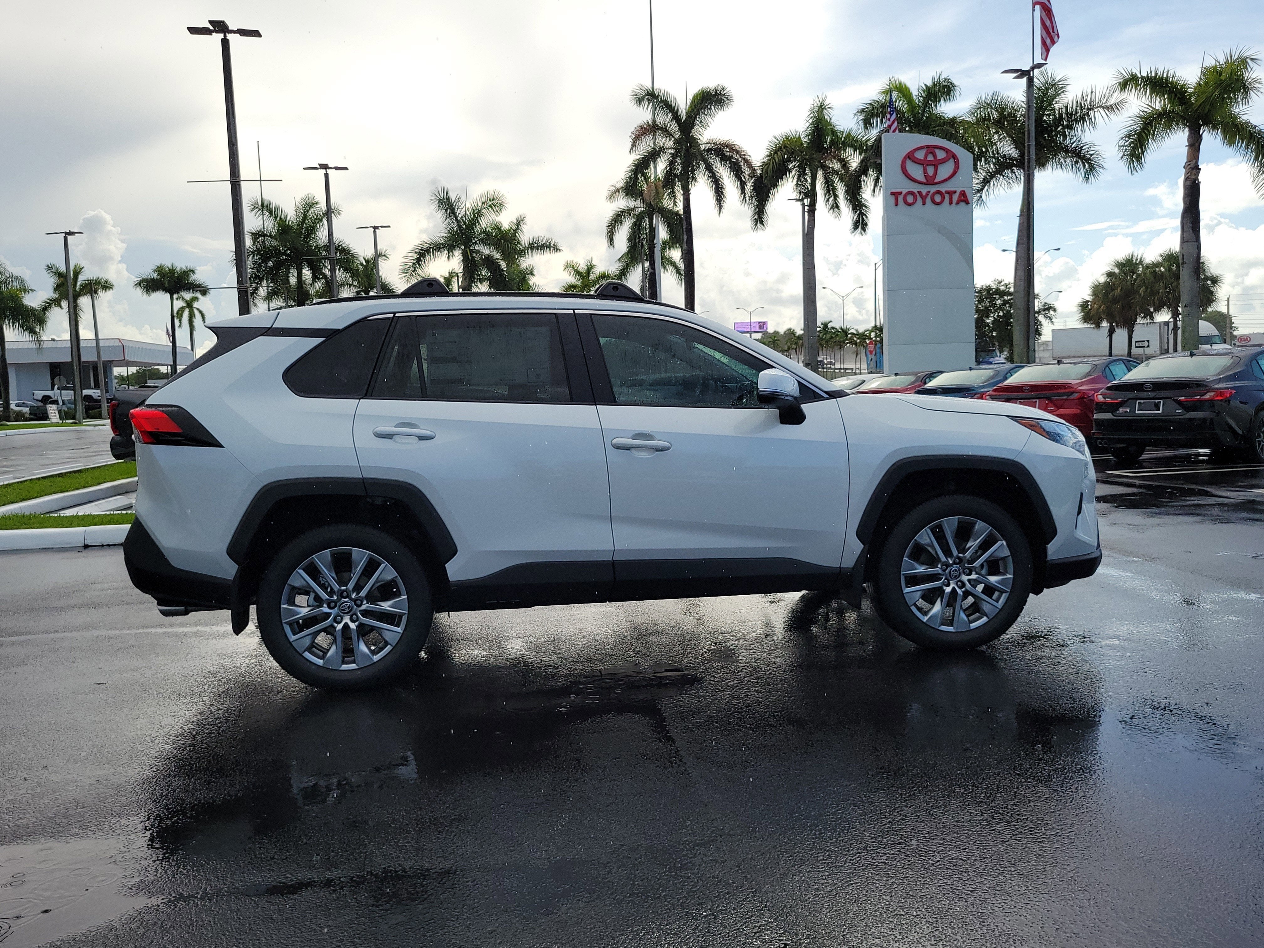 2025 Toyota RAV4 XLE Premium